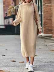 Maud | Gebreide lange jurk in de kleur Khaki voor dames in stijl ideaal voor de herfst.