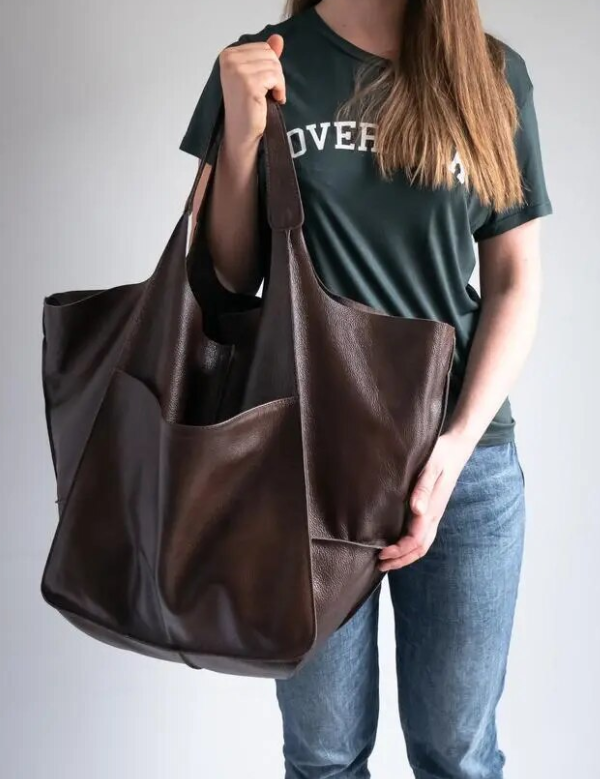 Maxine Dames Strandtas | Klassiek & Uniek in de kleur Koffie voor dames in Beach stijl ideaal voor de zomer.