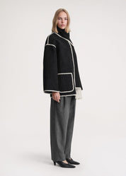 Merino | Luxe wollen jas met sjaal voor vrouwen in de kleur Zwart/Wit voor dames in Heritage stijl ideaal voor de winter