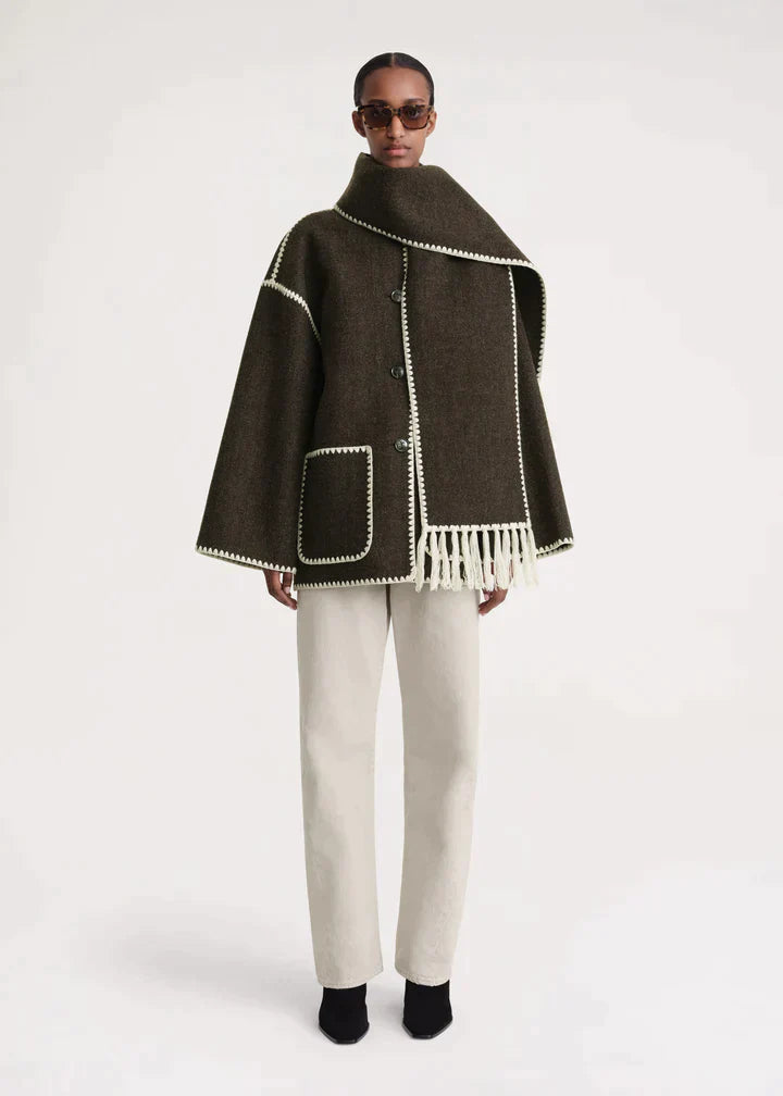 Merino | Luxe wollen jas met sjaal voor vrouwen in de kleur Olijfgroen voor dames in Heritage stijl ideaal voor de winter