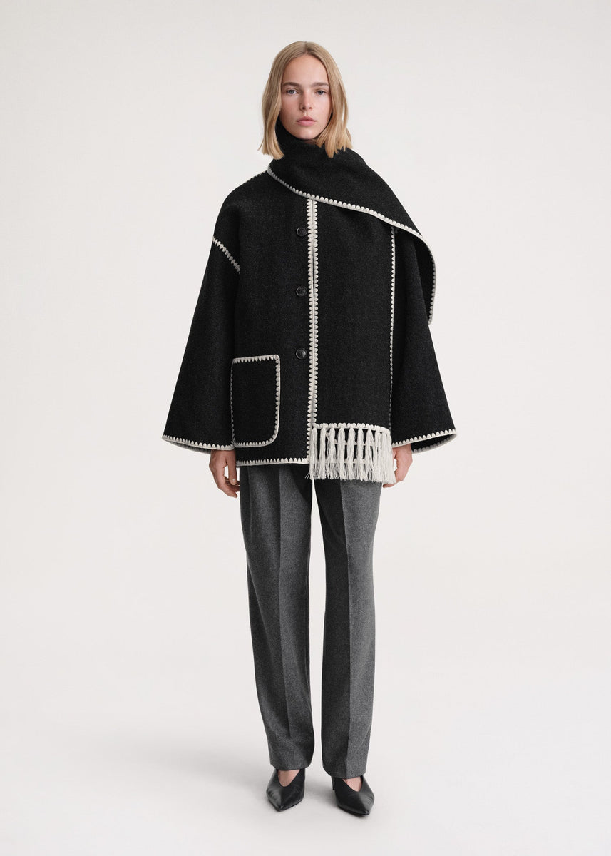 Merino | Luxe wollen jas met sjaal voor vrouwen in de kleur Zwart/Wit voor dames in Heritage stijl ideaal voor de winter