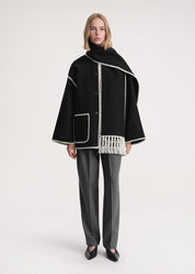 Merino | Luxe wollen jas met sjaal voor vrouwen in de kleur Zwart/Wit voor dames in Heritage stijl ideaal voor de winter