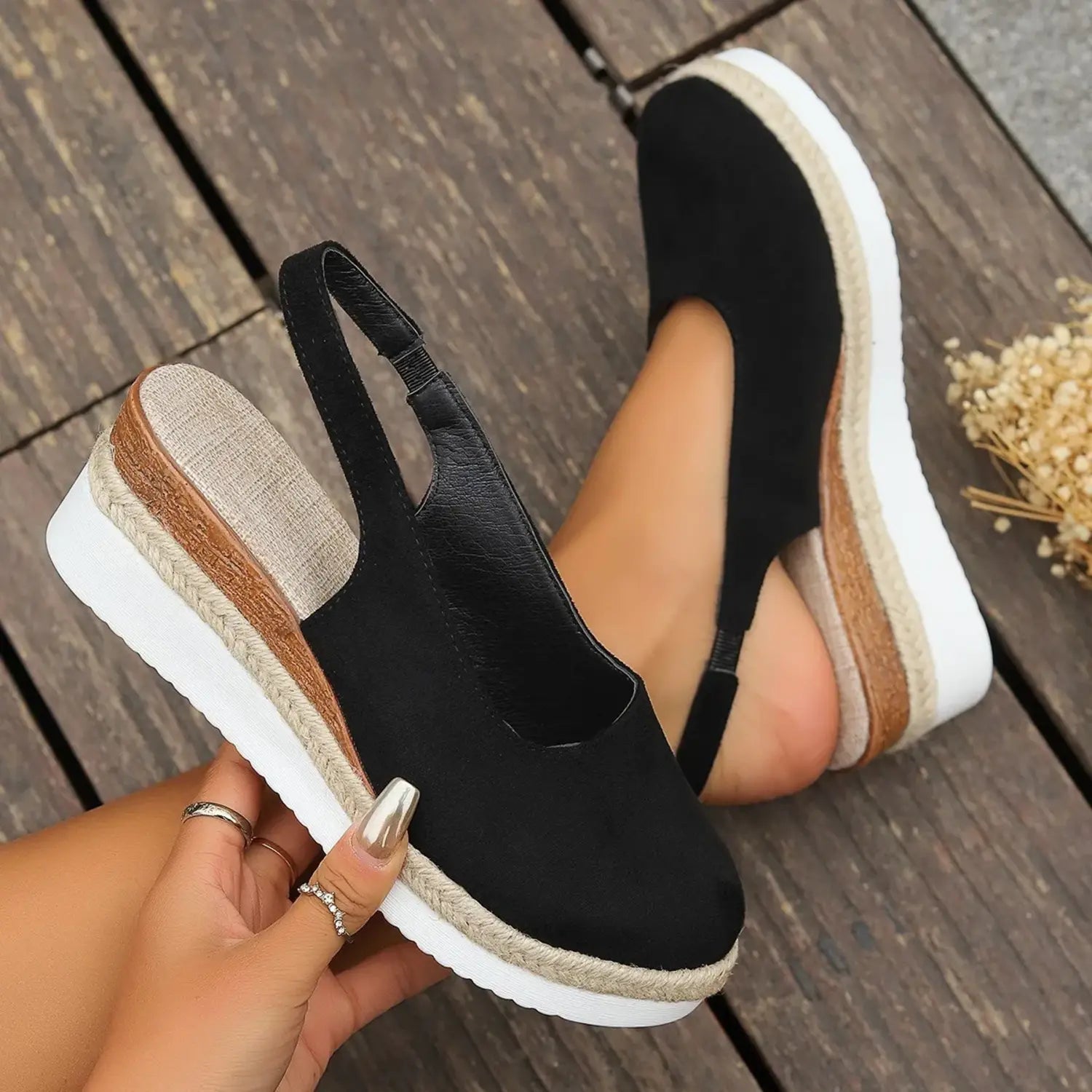 Mex | Handgemaakte zwarte suède espadrilles in de kleur Zwart voor dames in Beach stijl ideaal voor de zomer.