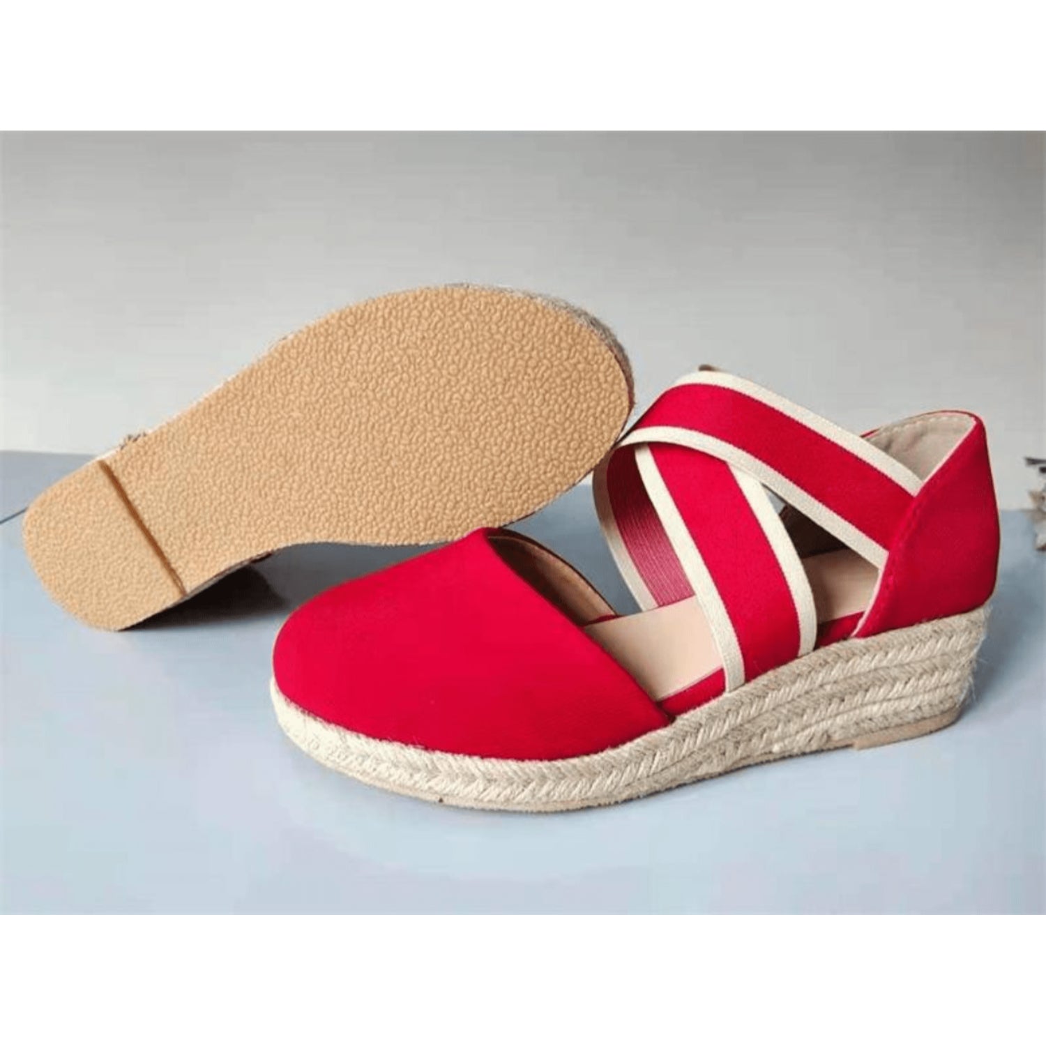 Mila | Espadrilles met kruisband & sleehak van touw in de kleur Rood voor dames in Beach stijl ideaal voor de zomer.