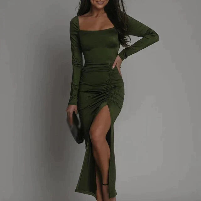 Mila | Luxe fluwelen lange avondjurk met split in de kleur Groen voor dames in Party stijl ideaal voor de herfst.