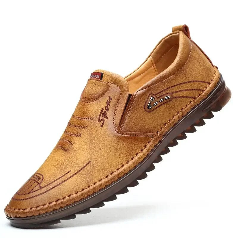 Milan | Antislip leren reisschoenen voor mannen in de kleur Bruin voor heren in stijl ideaal voor de herfst.