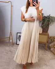 Mouwloze geplooide eenvoudige effen kleur jurk in de kleur Beige voor dames in stijl ideaal voor de herfst.