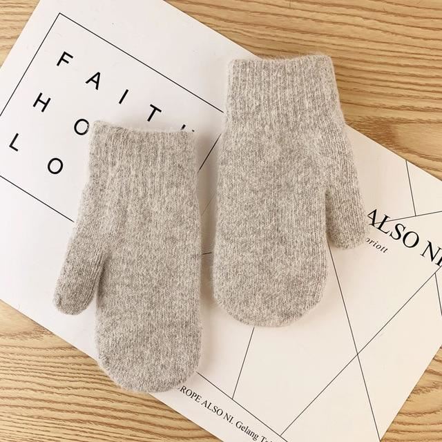 Nessa | Warme & stijlvolle pluche wanten in de kleur Lichtgrijs voor dames in Lounge stijl ideaal voor de winter