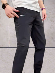 Niels | Comfortabele, sneldrogende heren jogger met elastische taille en zakken in de kleur Zwart voor heren in stijl geschikt voor alle seizoenen.