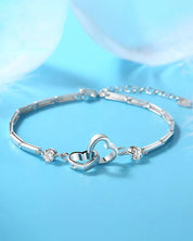 Nina | Armband Soul Sister Hart in de kleur Zilver voor dames in stijl geschikt voor alle seizoenen.