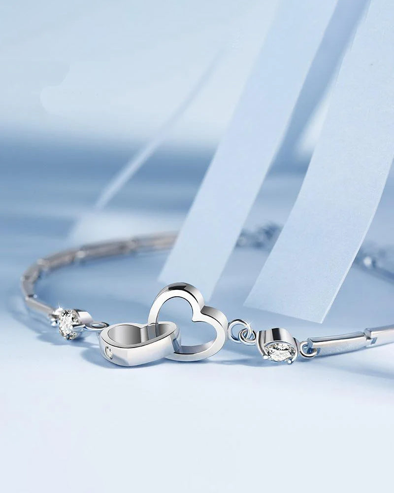 Nina | Armband Soul Sister Hart in de kleur Zilver voor dames in stijl geschikt voor alle seizoenen.