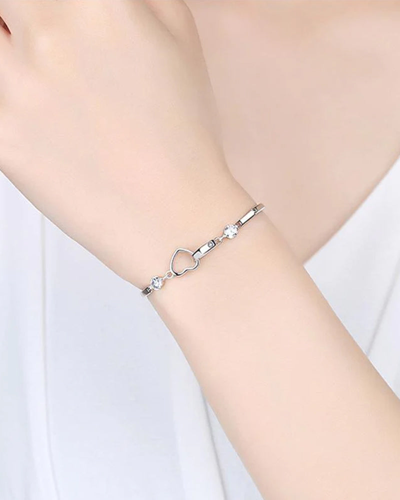 Nina | Armband Soul Sister Hart in de kleur Zilver voor dames in stijl geschikt voor alle seizoenen.