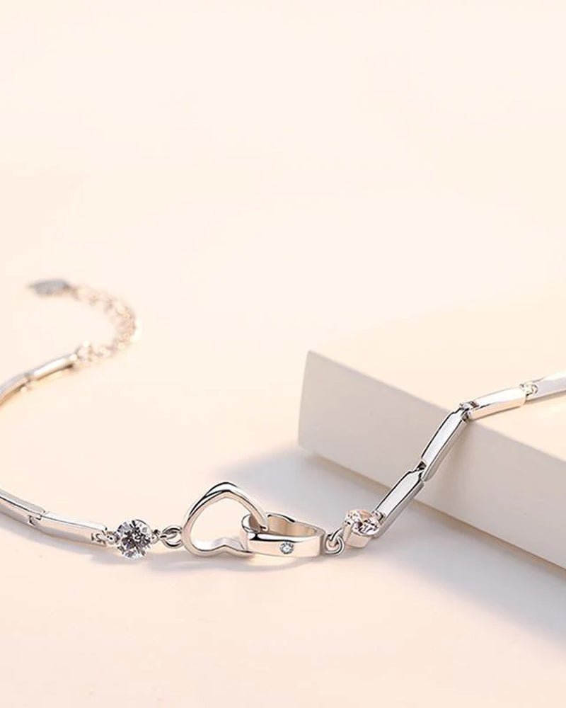Nina | Armband Soul Sister Hart in de kleur Zilver voor dames in stijl geschikt voor alle seizoenen.