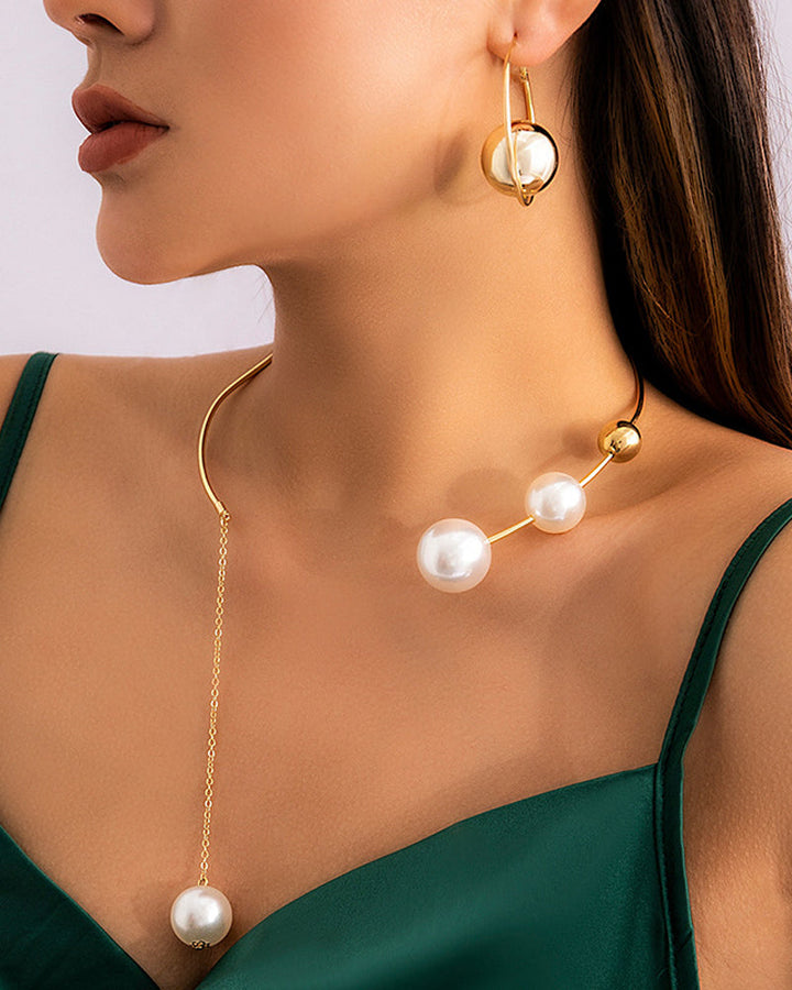 Nina | Claviculeketting met nep parel in de kleur Goud voor dames in stijl geschikt voor alle seizoenen.