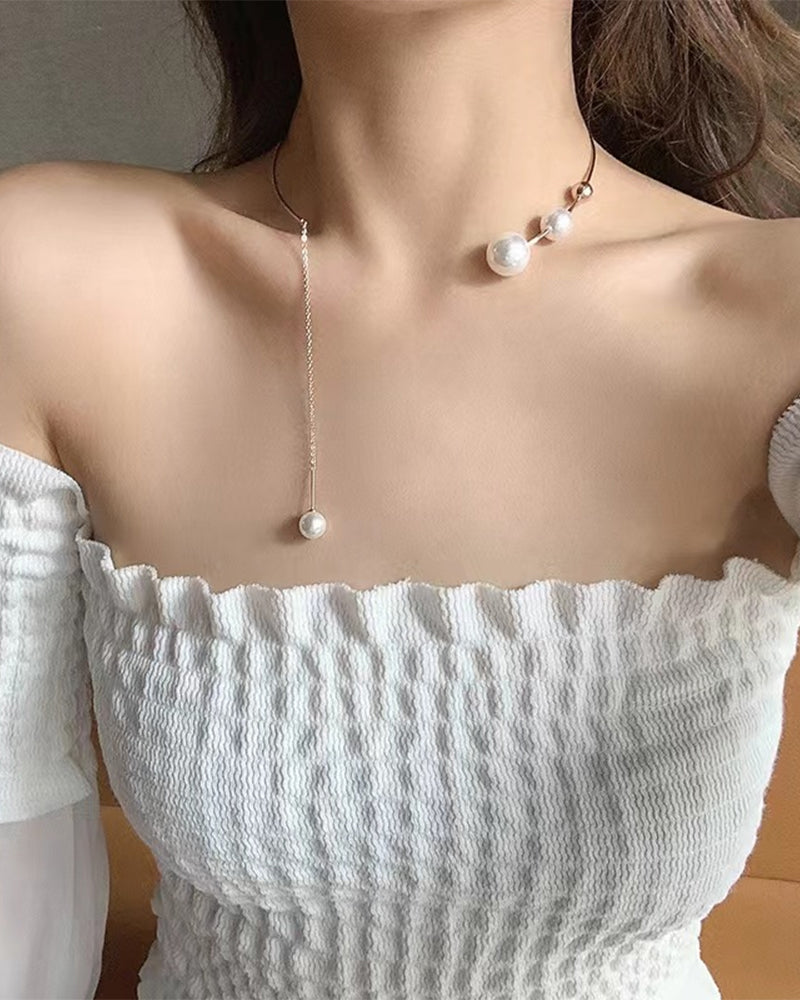 Nina | Claviculeketting met nep parel in de kleur Goud voor dames in stijl geschikt voor alle seizoenen.