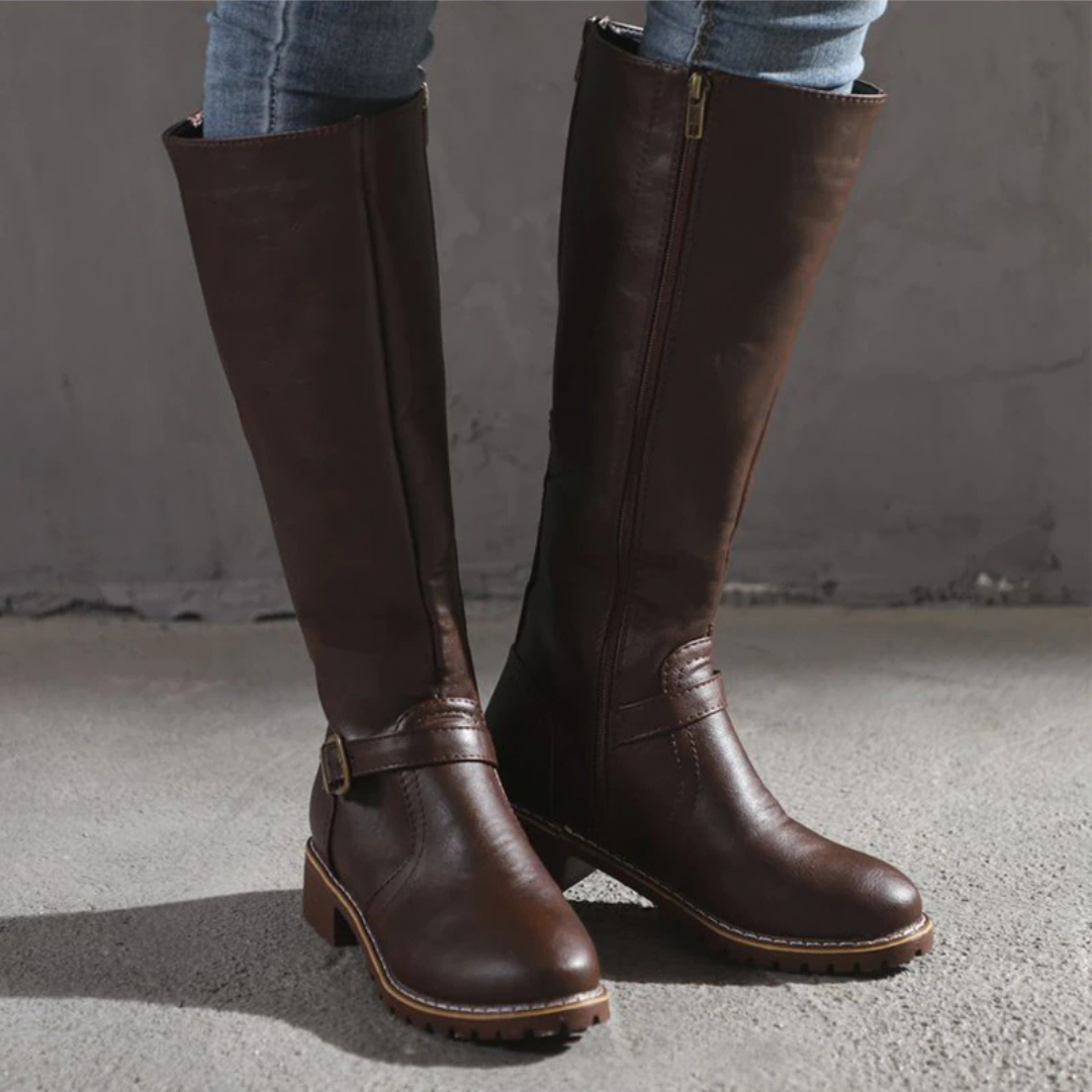 Nina | Dames mid-kalf laarzen met gesp in de kleur 35 voor dames in stijl ideaal voor de herfst.