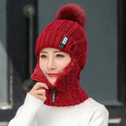 Nina | Warme & veelzijdige gebreide bivakmuts in de kleur Rood voor dames in Lounge stijl ideaal voor de winter