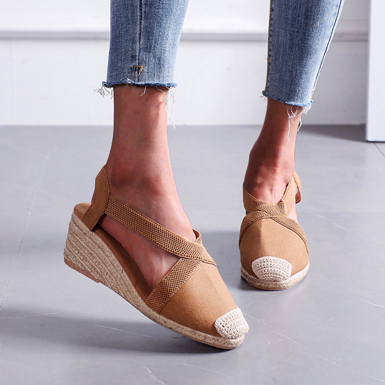 Noa | Espadrilles met gevlochten strozool in de kleur Bruin voor dames in Beach stijl ideaal voor de zomer.