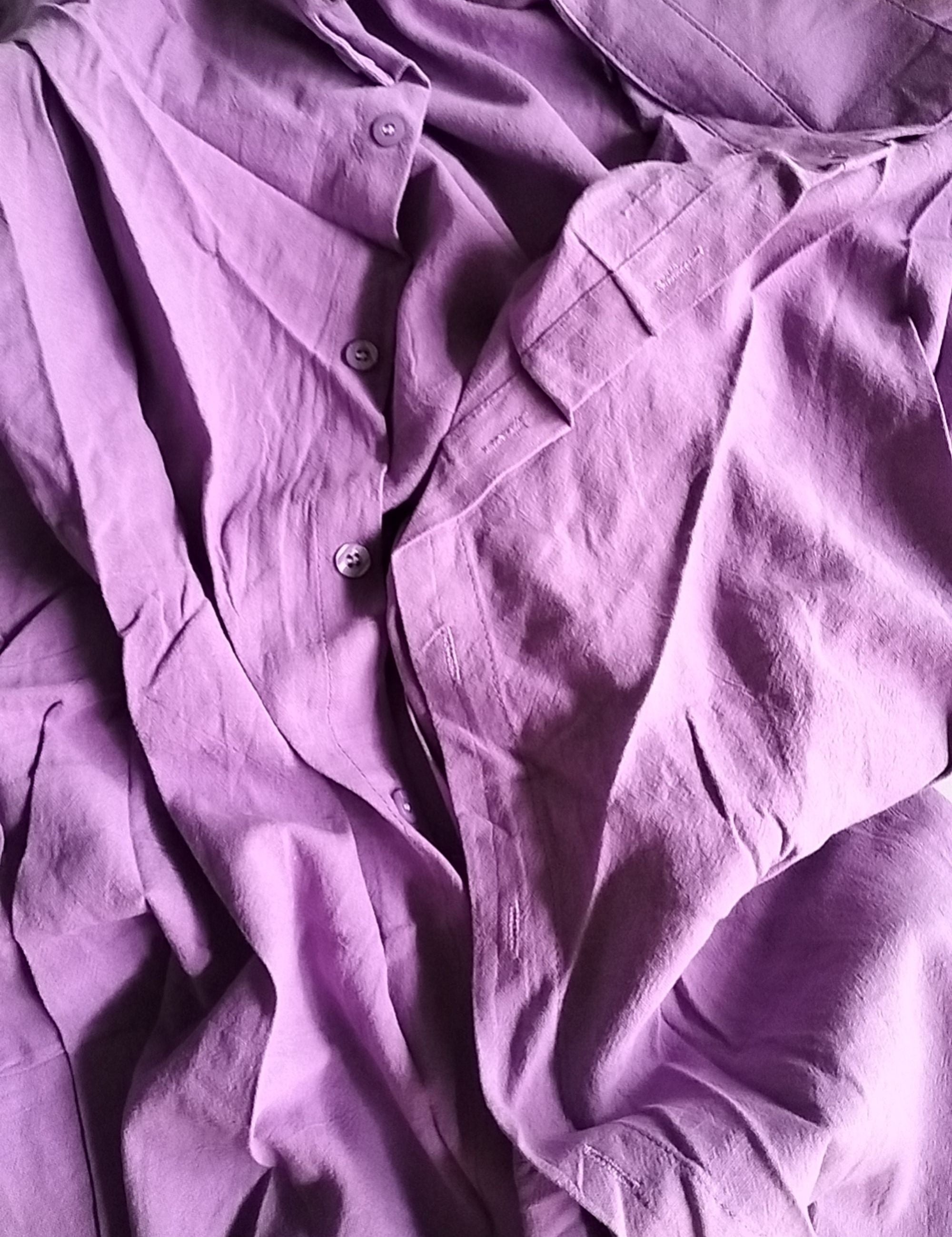 Heren overhemd gemaakt van groen linnen, perfect voor diverse gelegenheden. Biedt een trendy uitstraling, comfort en verkoeling, waardoor het een must-have is voor je garderobe.