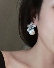 Noa | Oorbellen met parel in de kleur Goud voor dames in stijl geschikt voor alle seizoenen.
