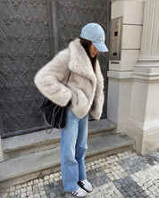 Noa | Warme Manteljas van bont in de kleur Beige voor dames in Lounge stijl ideaal voor de winter
