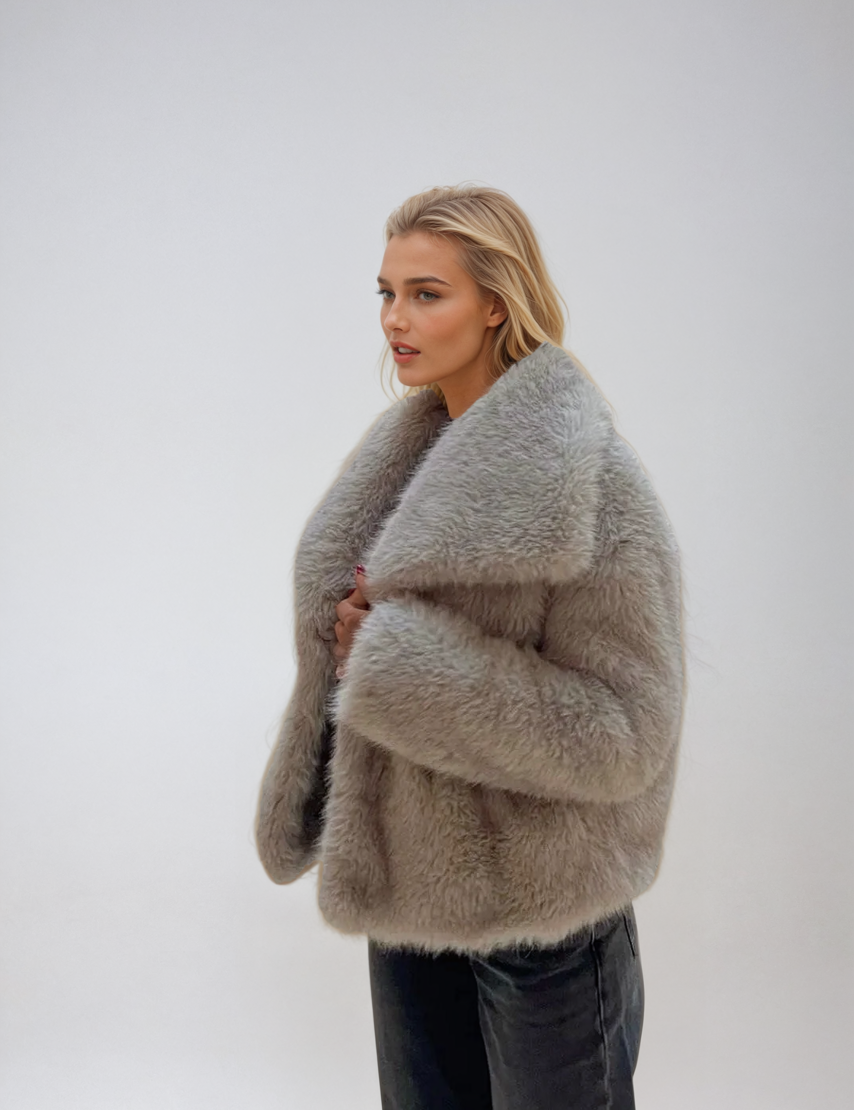 Noa | Warme Manteljas van bont in de kleur Beige voor dames in Lounge stijl ideaal voor de winter