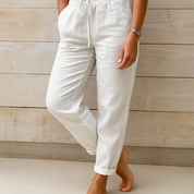 Luxe linnen damesbroek - ideaal voor een trendy en comfortabele look. Gemaakt van hoogwaardige linnen stof met een moderne snit voor tijdloze elegantie.