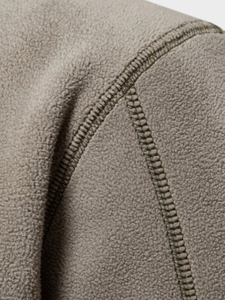 Old Money Zipper in de kleur Donkergrijs voor dames in stijl ideaal voor de herfst.