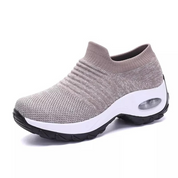 Ondersteunende schoenen met voetboogsteun in de kleur Beige voor dames in stijl geschikt voor alle seizoenen.