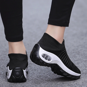 Ondersteunende schoenen met voetboogsteun in de kleur Zwart/Wit voor dames in stijl geschikt voor alle seizoenen.