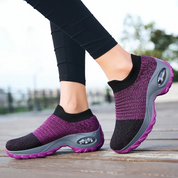 Ondersteunende schoenen met voetboogsteun in de kleur Zwart/Wit voor dames in stijl geschikt voor alle seizoenen.