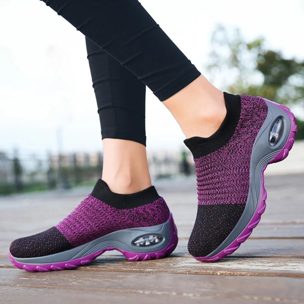 Ondersteunende schoenen met voetboogsteun in de kleur Zwart/Wit voor dames in stijl geschikt voor alle seizoenen.