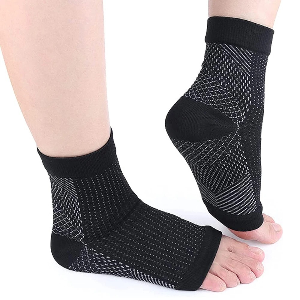 Orthopedische compressie enkelsokken in de kleur Zwart/Wit voor in stijl geschikt voor alle seizoenen.