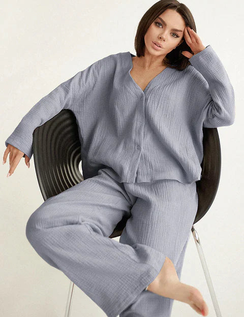 Oversized Cotton Loungewear Broek en Trui in de kleur Grijs voor dames in Lounge stijl geschikt voor alle seizoenen.