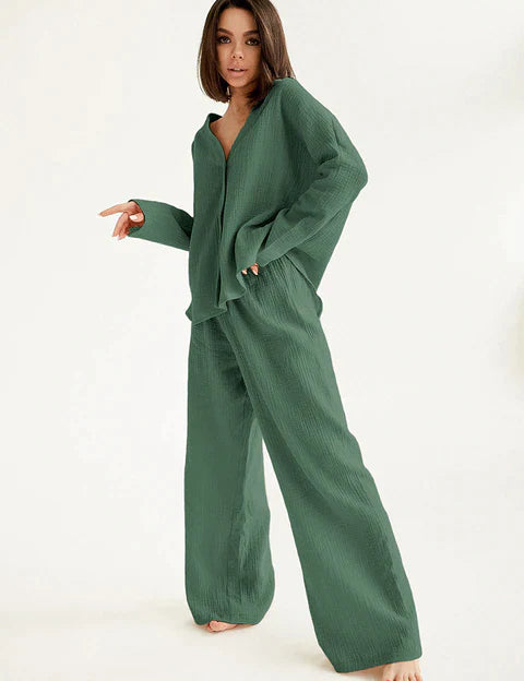 Oversized Cotton Loungewear Broek en Trui in de kleur Groen voor dames in Lounge stijl geschikt voor alle seizoenen.