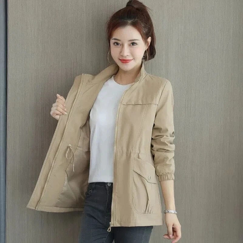 Emma | Effen dames trenchcoat met zakken en kraagje