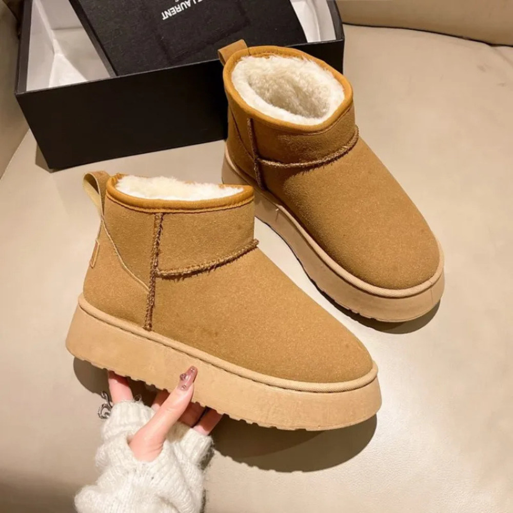 Pugg | Pluizige mini ondersteunende laarzen in de kleur 36 voor dames in stijl ideaal voor de herfst.