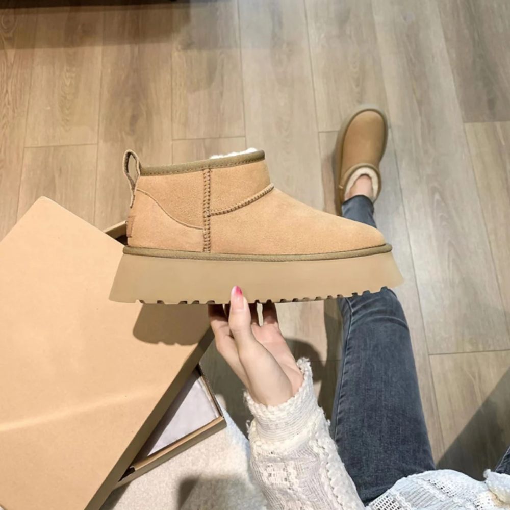 Pugg | Pluizige mini ondersteunende laarzen in de kleur 36 voor dames in stijl ideaal voor de herfst.