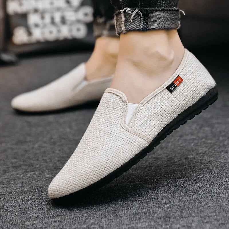 Radwan | Ademende linnen instappers in de kleur Beige voor heren in stijl ideaal voor de zomer.