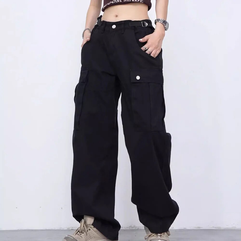 Rifka | Dames baggy cargobroek met brede zak in de kleur Zwart voor dames in Outdoor stijl geschikt voor alle seizoenen.