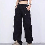 Rifka | Dames baggy cargobroek met brede zak in de kleur Zwart voor dames in Outdoor stijl geschikt voor alle seizoenen.