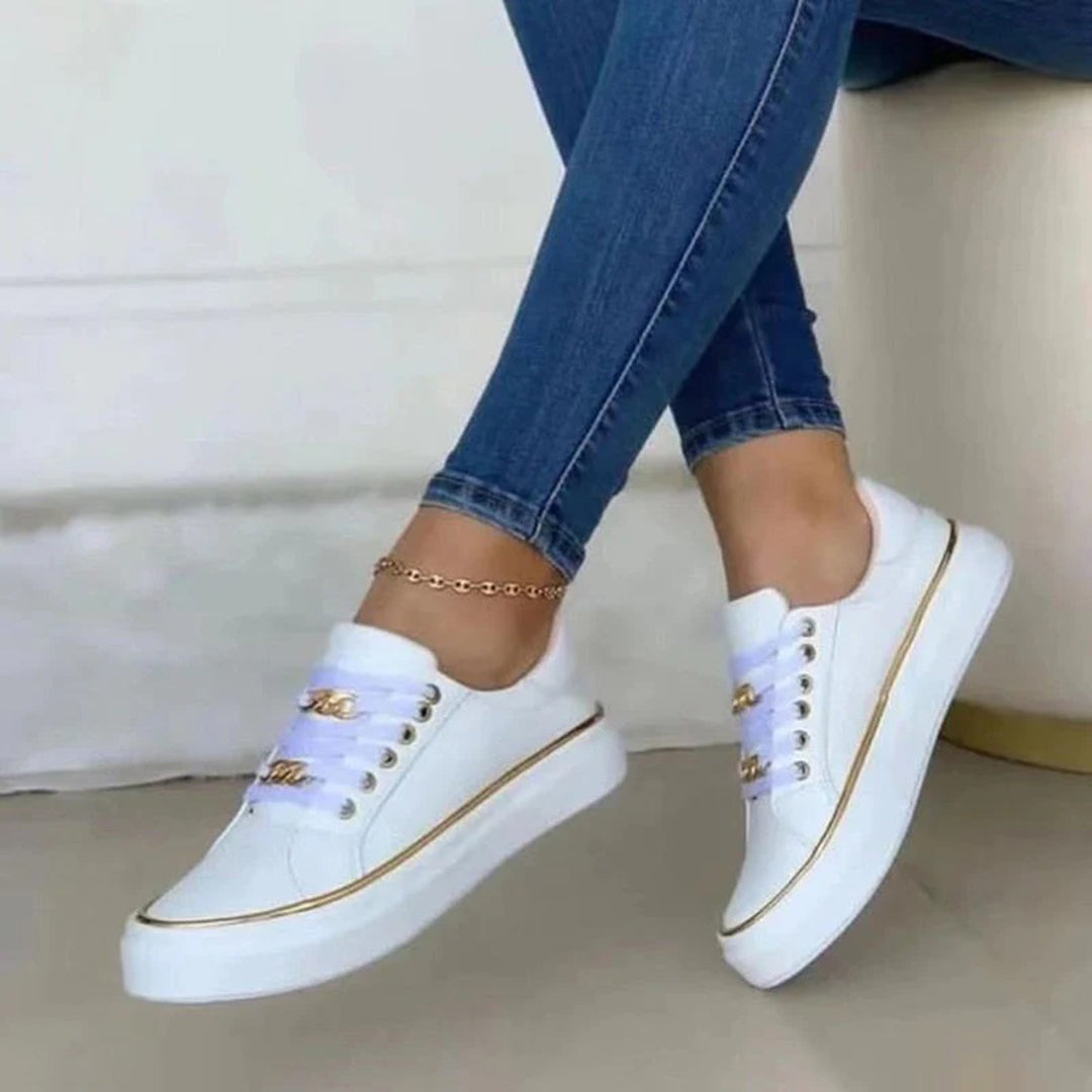 Roos | Stijlvolle Damesschoenen in de kleur Wit voor dames in stijl ideaal voor de herfst.