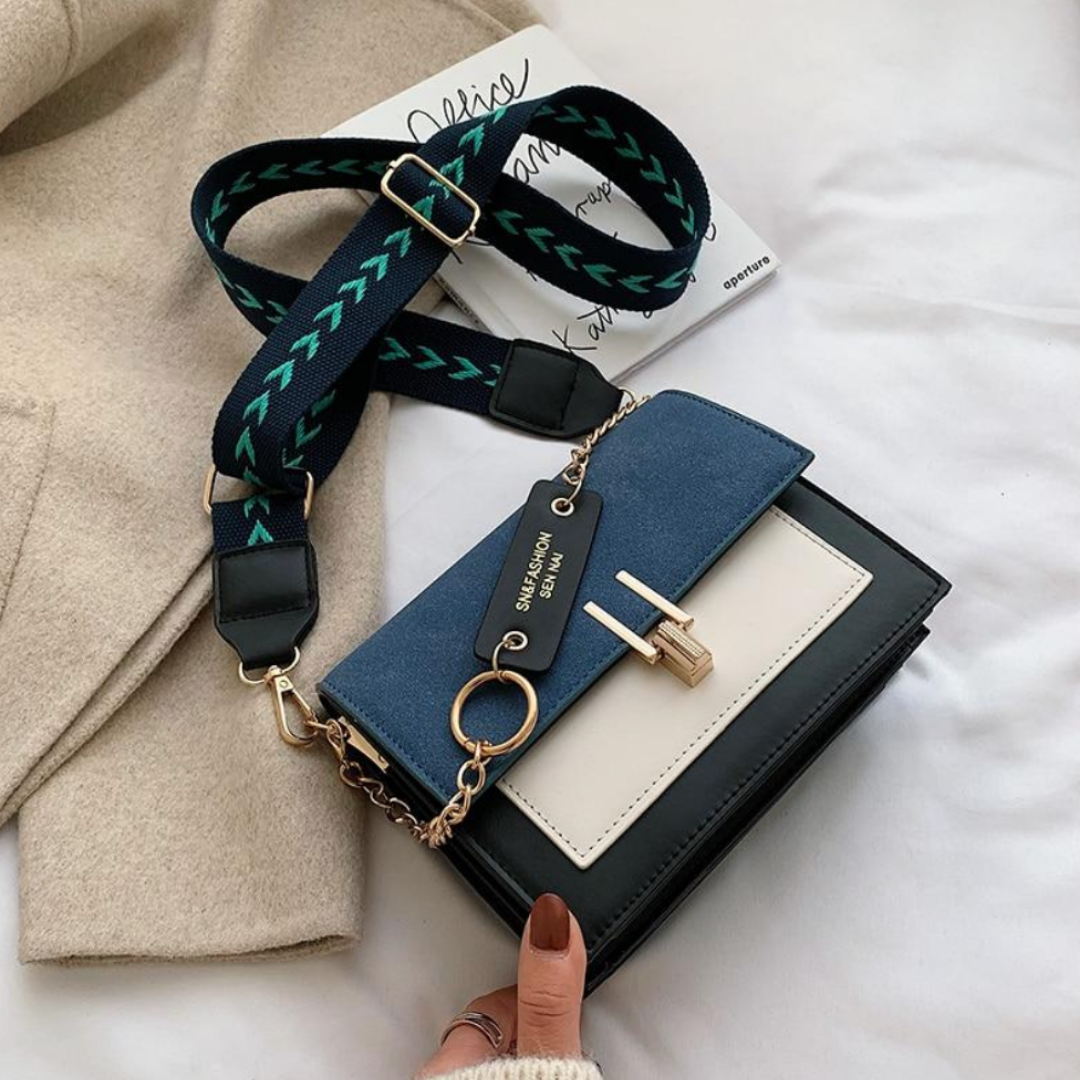 Sana Schoudertas | Hét schoudertasje van deze zomer! in de kleur Blauw voor dames in stijl ideaal voor de zomer.
