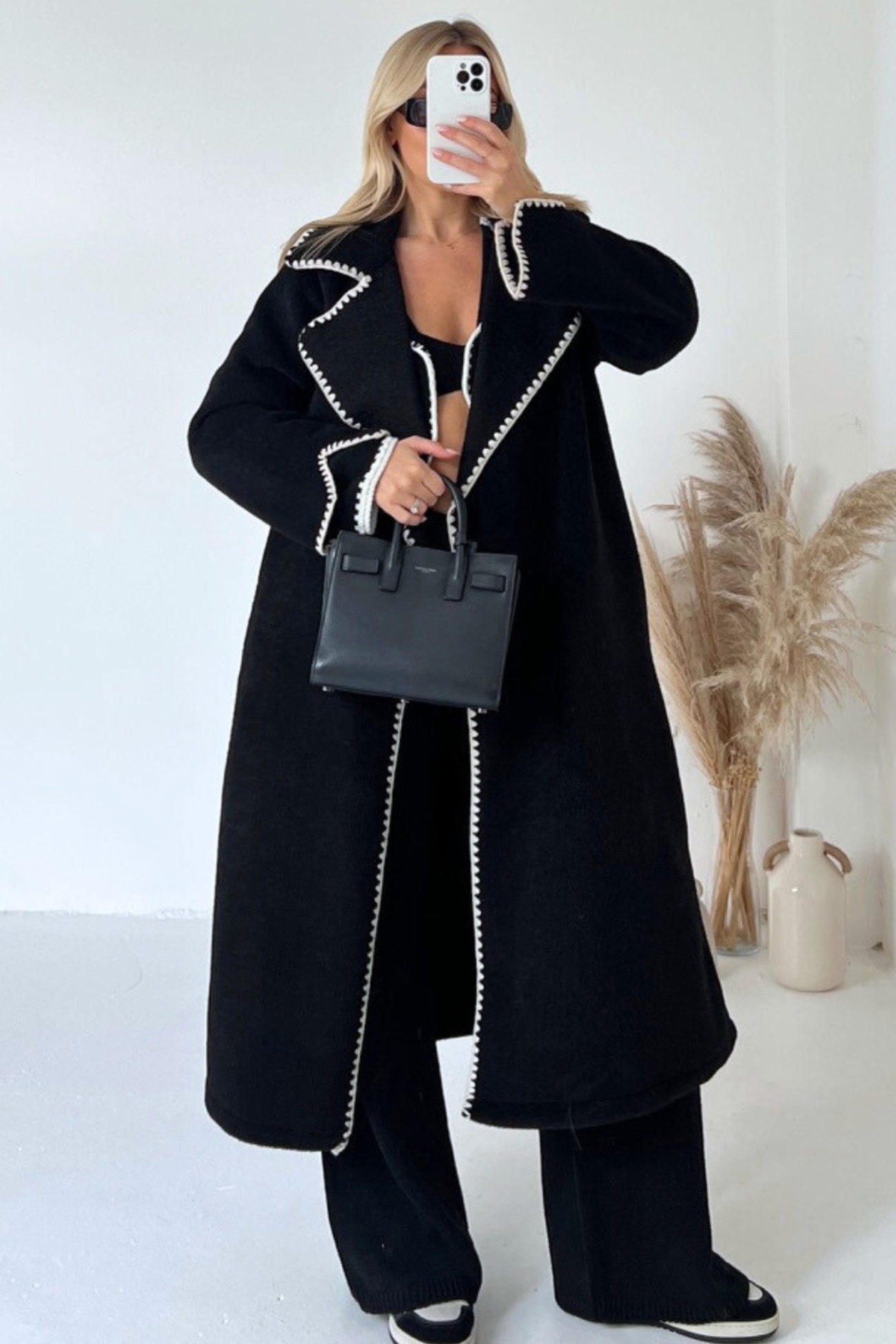 Sanne | Stijlvolle Open Jas in de kleur Zwart voor dames in stijl geschikt voor alle seizoenen.