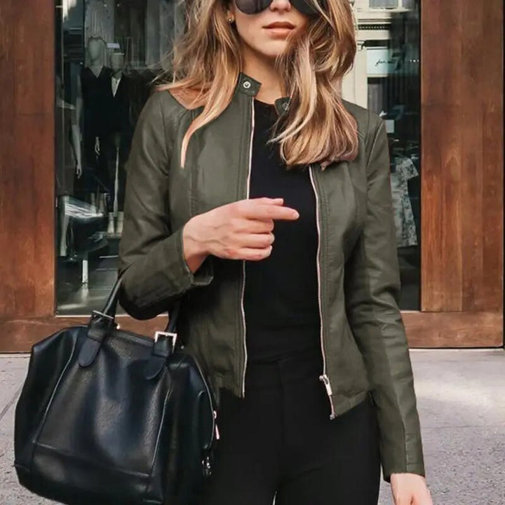 Sannela | Klassieke leren damesjas in de kleur Legergroen voor dames in Heritage stijl ideaal voor de herfst.