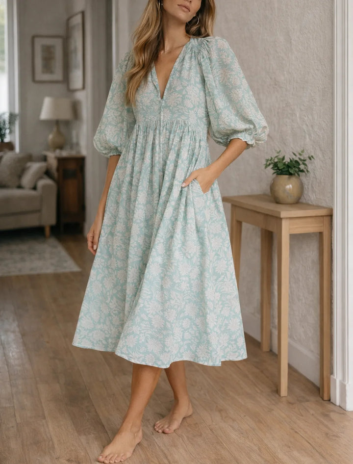 Jurk met bloemen en V-hals