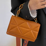 Savannah Gewatteerde Handtas | Stijlvol & trendy in de kleur Bruin voor dames in stijl geschikt voor alle seizoenen.