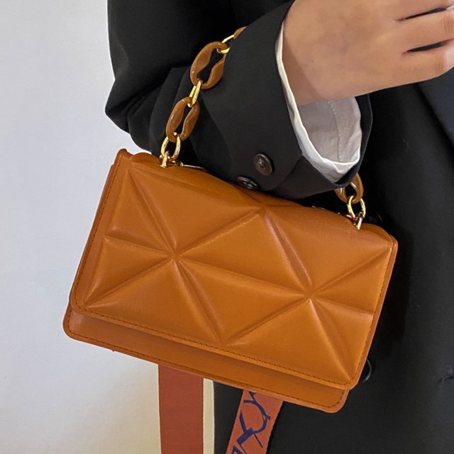 Savannah Gewatteerde Handtas | Stijlvol & trendy in de kleur Bruin voor dames in stijl geschikt voor alle seizoenen.