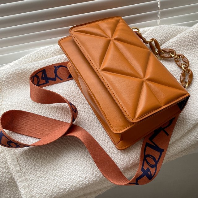 Savannah Gewatteerde Handtas | Stijlvol & trendy in de kleur Bruin voor dames in stijl geschikt voor alle seizoenen.