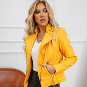 Sifra | Modieus leren jack voor dames in de kleur Zwart voor dames in stijl ideaal voor de herfst.